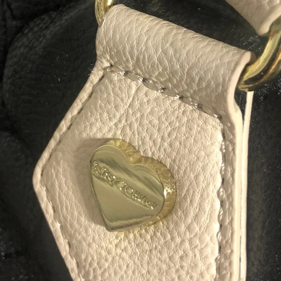 Betsy Johnson Oversized Roomy Quilted Heart Handbag Purse Crossbody Black Cream - Picture 9 of 15